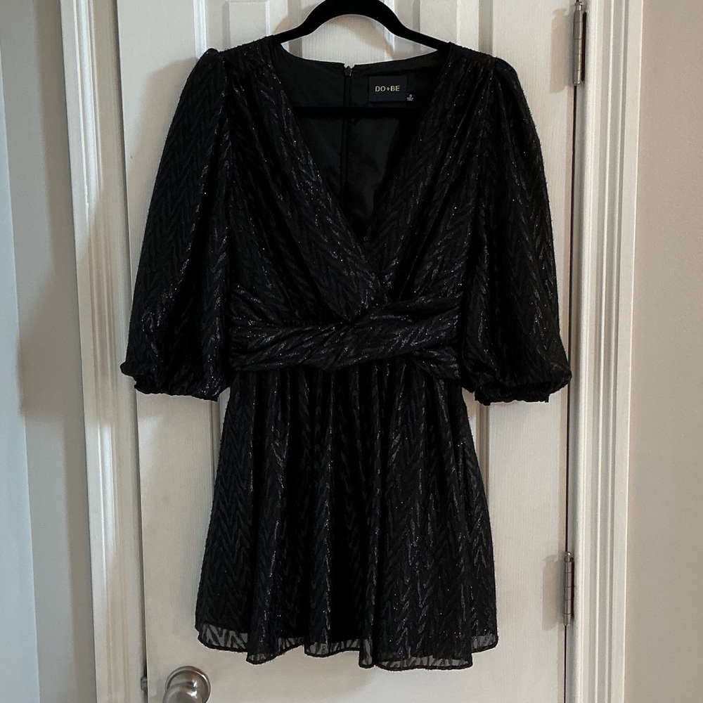 NWOT DO+BE Black Metallic Chevron V-Neck Mini Dress